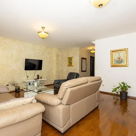 Apartment 2 Bedroom Awesome In *