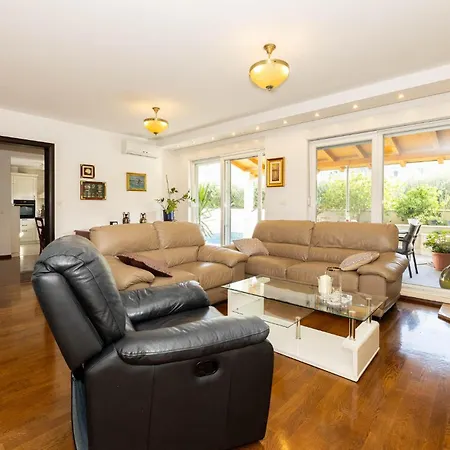 2 Bedroom Awesome In Apartment