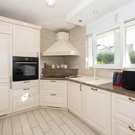2 Bedroom Awesome In *