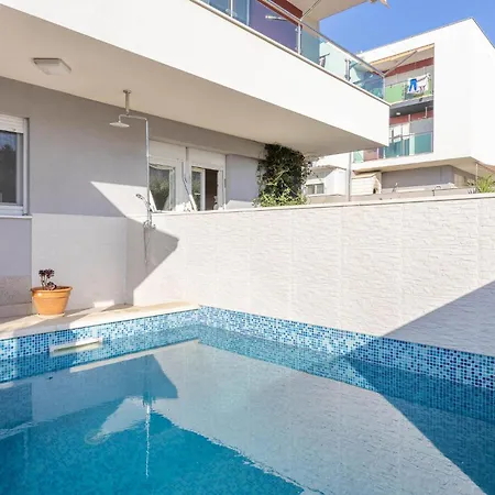 2 Bedroom Awesome In Podstrana