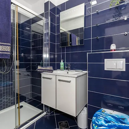 Apartment 2 Bedroom Awesome In *