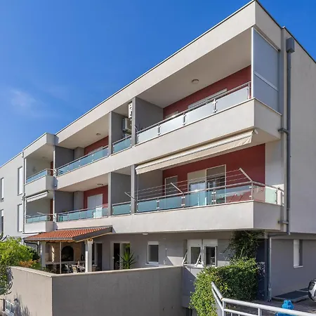 Apartment 2 Bedroom Awesome In Podstrana