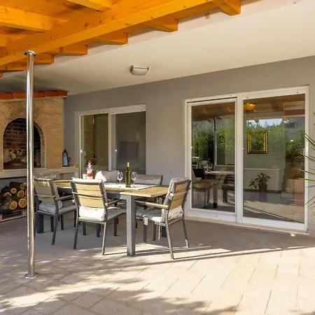 Apartamento 2 Bedroom Awesome In *