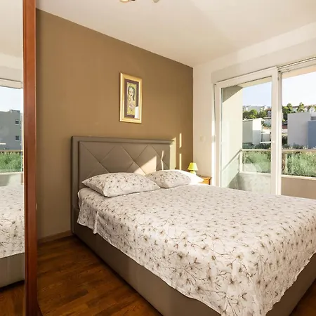 2 Bedroom Awesome In Podstrana