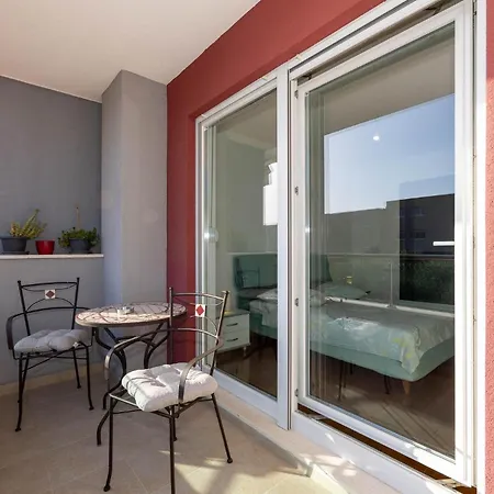 2 Bedroom Awesome In Apartment