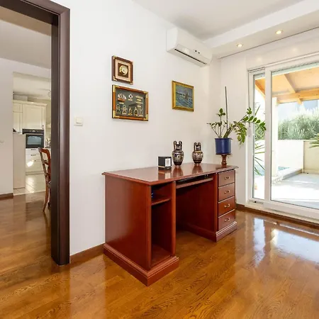2 Bedroom Awesome In * Podstrana